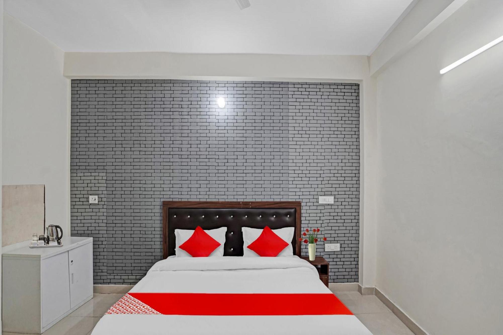 Hotel O Avs Hotel & Restaurant Noida Extérieur photo